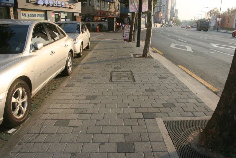 성수문화복지회관 앞 보도
